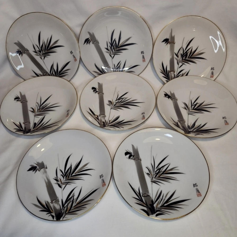 Set Of Eight Vintage Japanese Arita Porcelain Dessert Plates With Platinum Rims